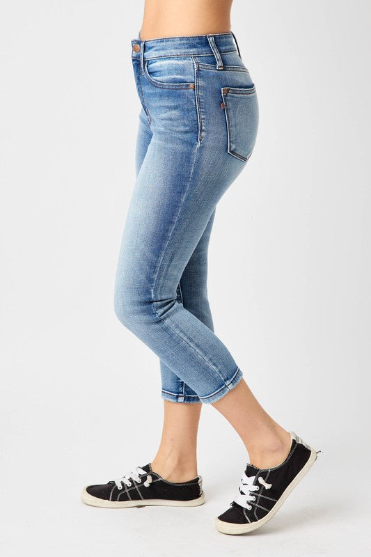 Judy Blue Mid Rise Capri